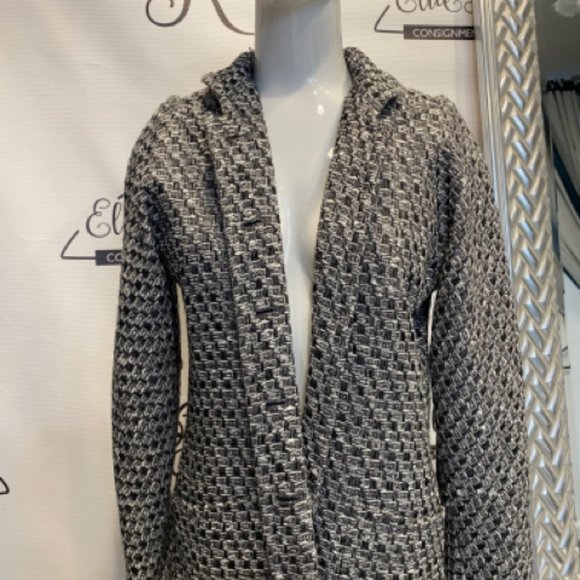 Chanel Grey And Black Tweed Sz 40 Jacket - Picture 2 of 7